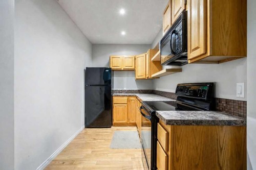 134 Prestwick Terrace Se, Calgary, AB - Indoor Photo Showing Kitchen