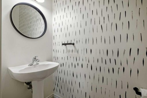 134 Prestwick Terrace Se, Calgary, AB - Indoor Photo Showing Bathroom