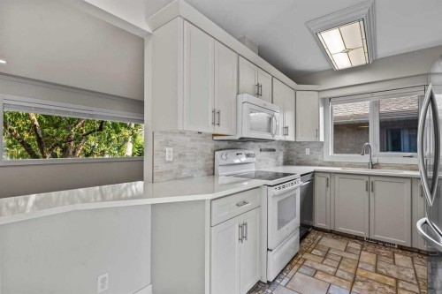 127 Fredson Drive Se, Calgary, AB - Indoor Photo Showing Kitchen