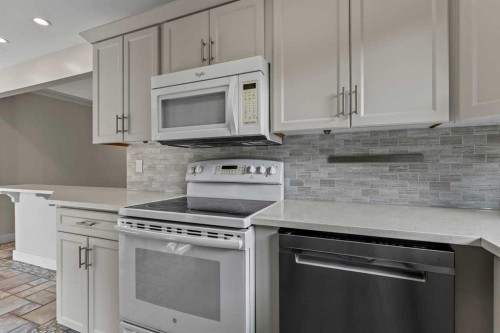 127 Fredson Drive Se, Calgary, AB - Indoor Photo Showing Kitchen