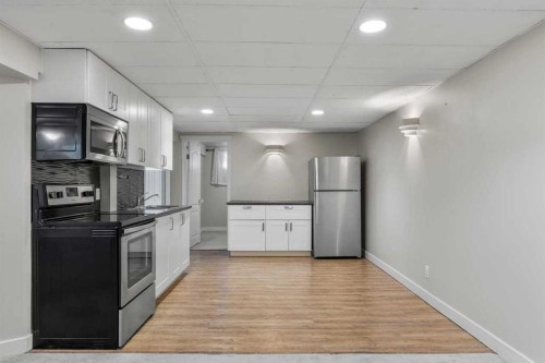 127 Fredson Drive Se, Calgary, AB - Indoor Photo Showing Kitchen