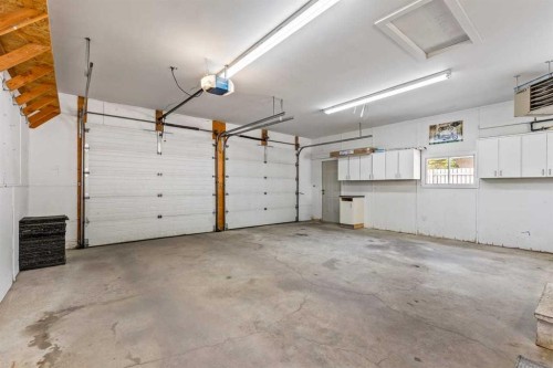 127 Fredson Drive Se, Calgary, AB - Indoor Photo Showing Garage