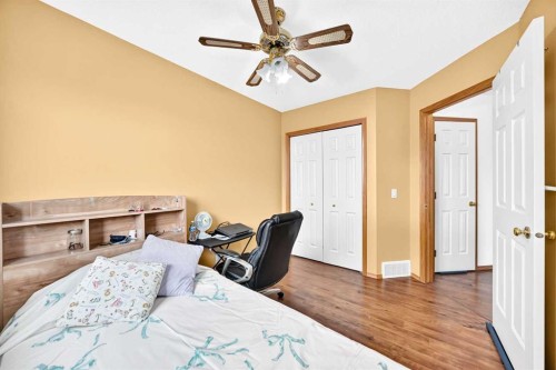 98 Country Hills Heights Nw, Calgary, AB - Indoor Photo Showing Bedroom