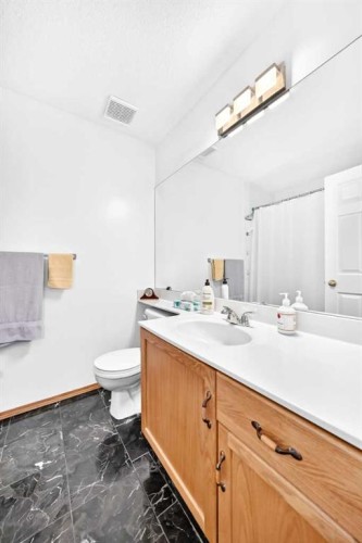 98 Country Hills Heights Nw, Calgary, AB - Indoor Photo Showing Bathroom