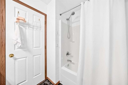 98 Country Hills Heights Nw, Calgary, AB - Indoor Photo Showing Bathroom