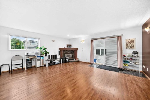 98 Country Hills Heights Nw, Calgary, AB - Indoor Photo Showing Living Room