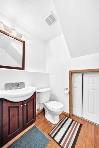 98 Country Hills Heights Nw, Calgary, AB - Indoor Photo Showing Bathroom