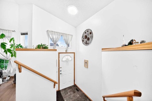 98 Country Hills Heights Nw, Calgary, AB - Indoor Photo Showing Other Room
