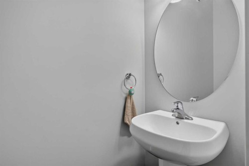 80 Nolancrest Green Nw, Calgary, AB - Indoor Photo Showing Bathroom