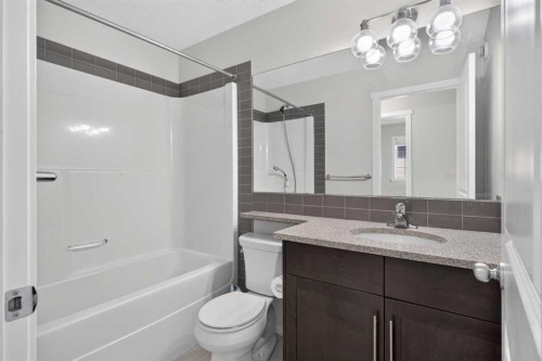 80 Nolancrest Green Nw, Calgary, AB - Indoor Photo Showing Bathroom