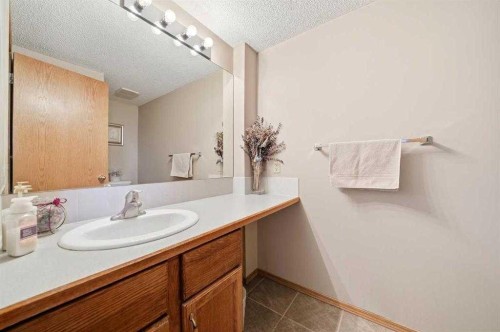 2855 Catalina Boulevard Ne, Calgary, AB - Indoor Photo Showing Bathroom
