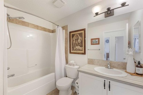 204 Paint Horse Drive, Cochrane, AB - Indoor Photo Showing Bathroom