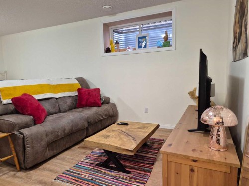 204 Paint Horse Drive, Cochrane, AB - Indoor Photo Showing Living Room