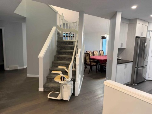 376 Sunlake Road Se, Calgary, AB 
