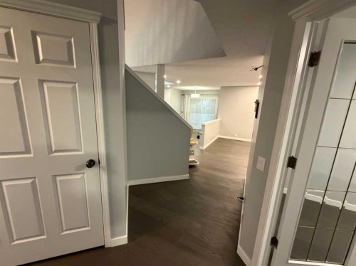 376 Sunlake Road Se, Calgary, AB 