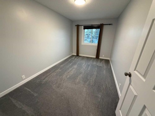 376 Sunlake Road Se, Calgary, AB 