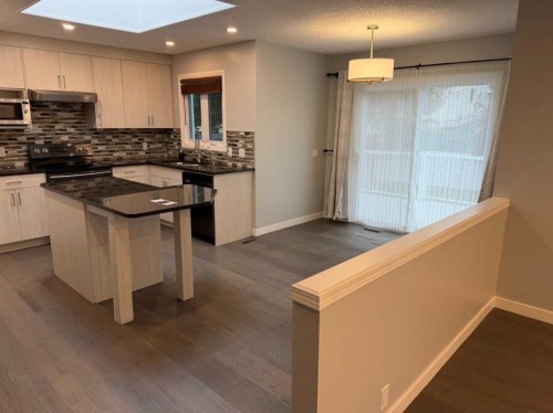 376 Sunlake Road Se, Calgary, AB 