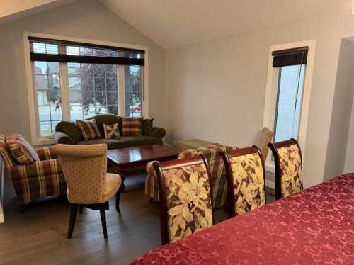 376 Sunlake Road Se, Calgary, AB 