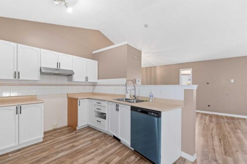 139 Los Alamos Place Ne, Calgary, AB - Indoor Photo Showing Kitchen With Double Sink