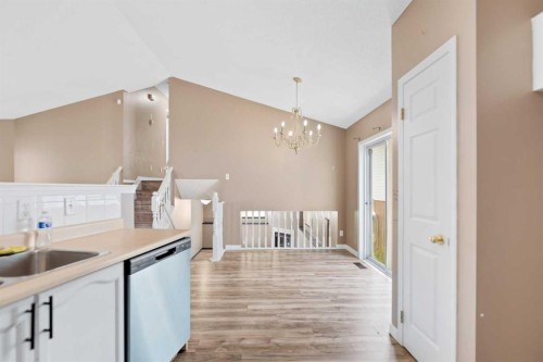 139 Los Alamos Place Ne, Calgary, AB - Indoor Photo Showing Kitchen