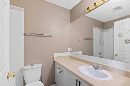 139 Los Alamos Place Ne, Calgary, AB - Indoor Photo Showing Bathroom