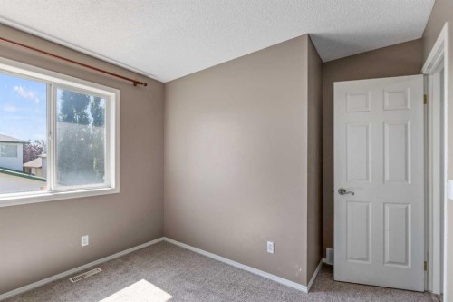 139 Los Alamos Place Ne, Calgary, AB - Indoor Photo Showing Other Room