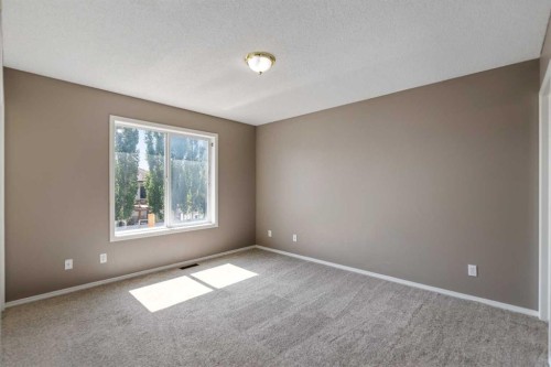 139 Los Alamos Place Ne, Calgary, AB - Indoor Photo Showing Other Room