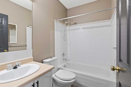 139 Los Alamos Place Ne, Calgary, AB - Indoor Photo Showing Bathroom