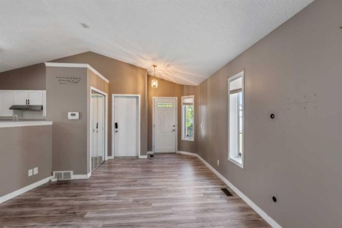 139 Los Alamos Place Ne, Calgary, AB - Indoor Photo Showing Other Room