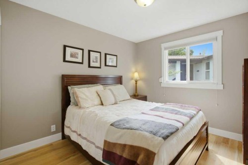 736 Canfield Place Sw, Calgary, AB - Indoor Photo Showing Bedroom
