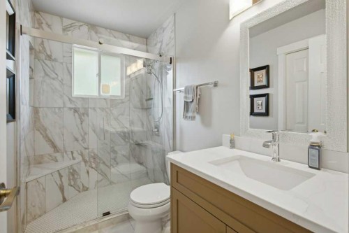736 Canfield Place Sw, Calgary, AB - Indoor Photo Showing Bathroom
