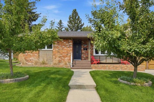 736 Canfield Place Sw, Calgary, AB - Outdoor