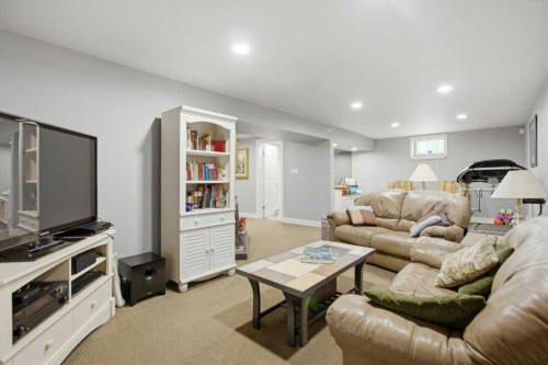 736 Canfield Place Sw, Calgary, AB - Indoor