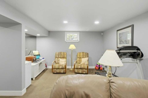 736 Canfield Place Sw, Calgary, AB - Indoor