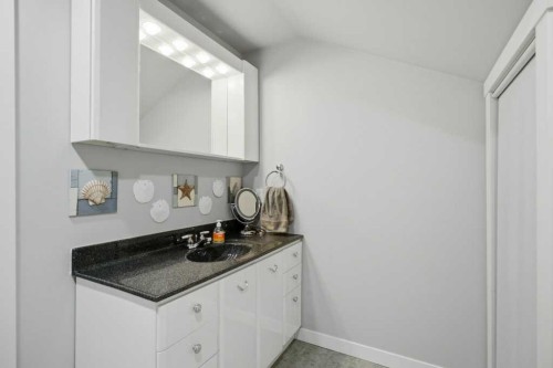 736 Canfield Place Sw, Calgary, AB - Indoor
