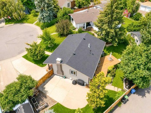 736 Canfield Place Sw, Calgary, AB - Outdoor