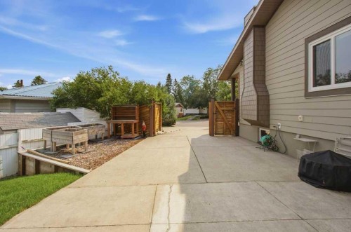 736 Canfield Place Sw, Calgary, AB - Outdoor With Exterior