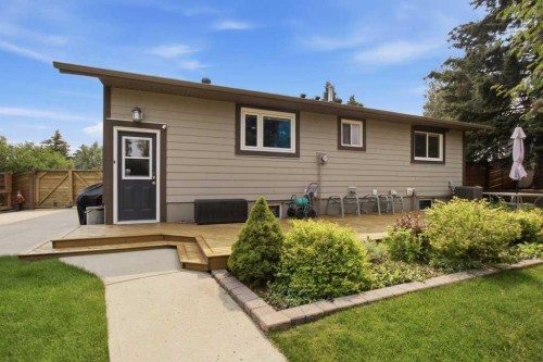 736 Canfield Place Sw, Calgary, AB - Outdoor With Exterior