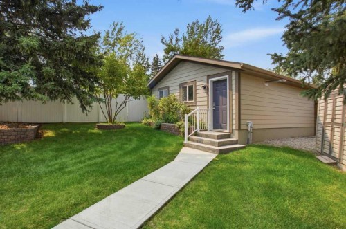 736 Canfield Place Sw, Calgary, AB - Outdoor