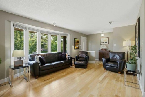 736 Canfield Place Sw, Calgary, AB - Indoor Photo Showing Living Room
