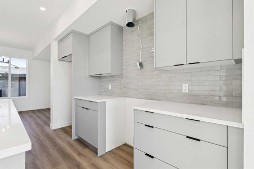 294 Belvedere Avenue Se, Calgary, AB - Indoor Photo Showing Kitchen
