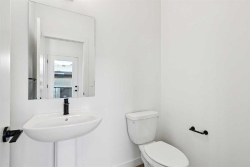294 Belvedere Avenue Se, Calgary, AB - Indoor Photo Showing Bathroom