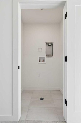 294 Belvedere Avenue Se, Calgary, AB - Indoor Photo Showing Other Room