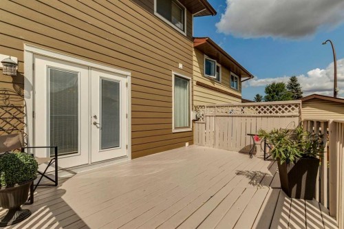 568 Strathcona Drive Sw, Calgary, AB 