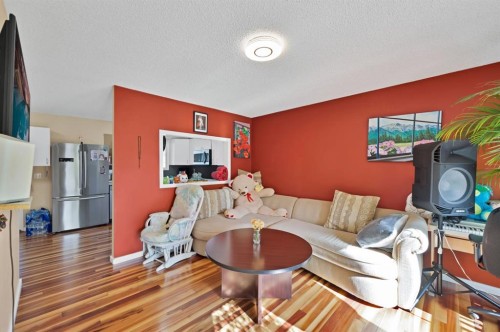 20 Falton Way Ne, Calgary, AB - Indoor Photo Showing Living Room