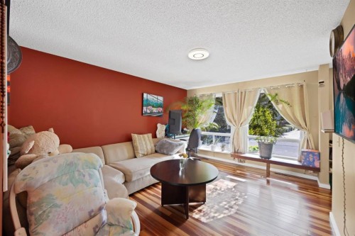 20 Falton Way Ne, Calgary, AB - Indoor Photo Showing Living Room