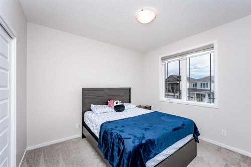 717 Windrow Manor Sw, Airdrie, AB - Indoor Photo Showing Bedroom