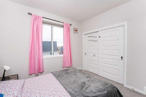 717 Windrow Manor Sw, Airdrie, AB - Indoor Photo Showing Bedroom