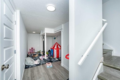 717 Windrow Manor Sw, Airdrie, AB - Indoor Photo Showing Other Room