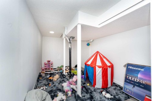 717 Windrow Manor Sw, Airdrie, AB - Indoor